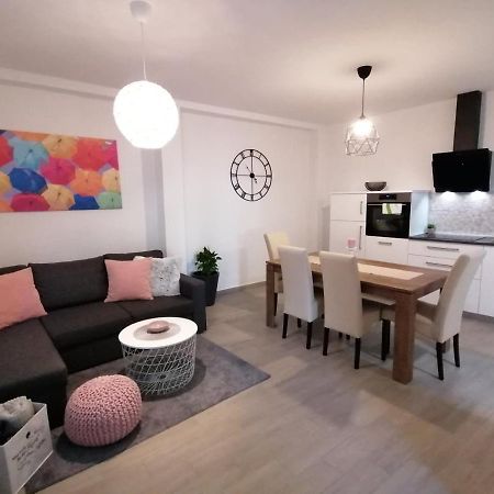 Apartments Pepe Новиград Екстериор снимка