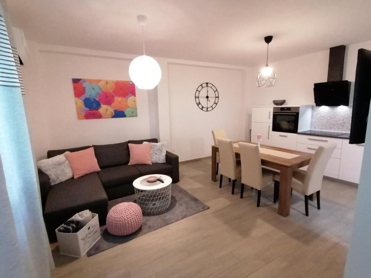 Apartments Pepe Новиград Екстериор снимка