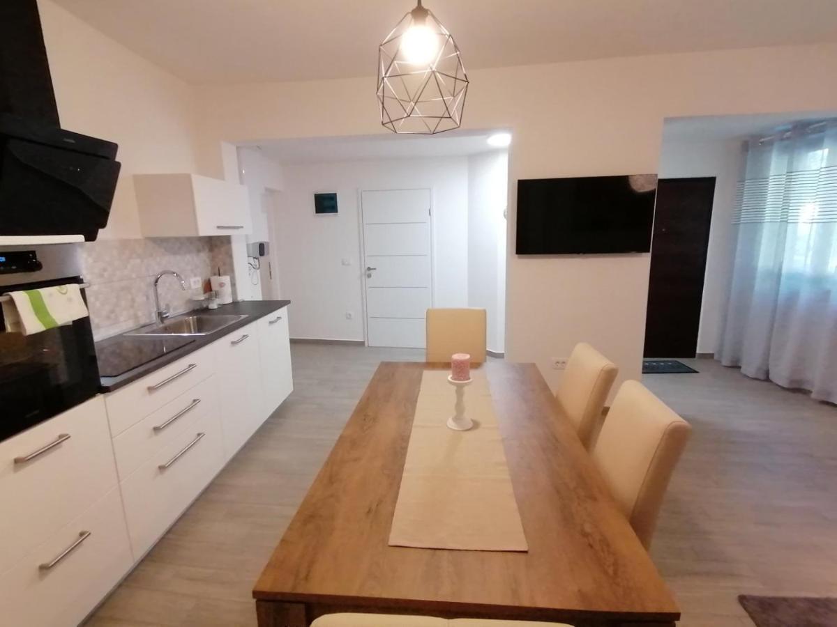 Apartments Pepe Новиград Екстериор снимка