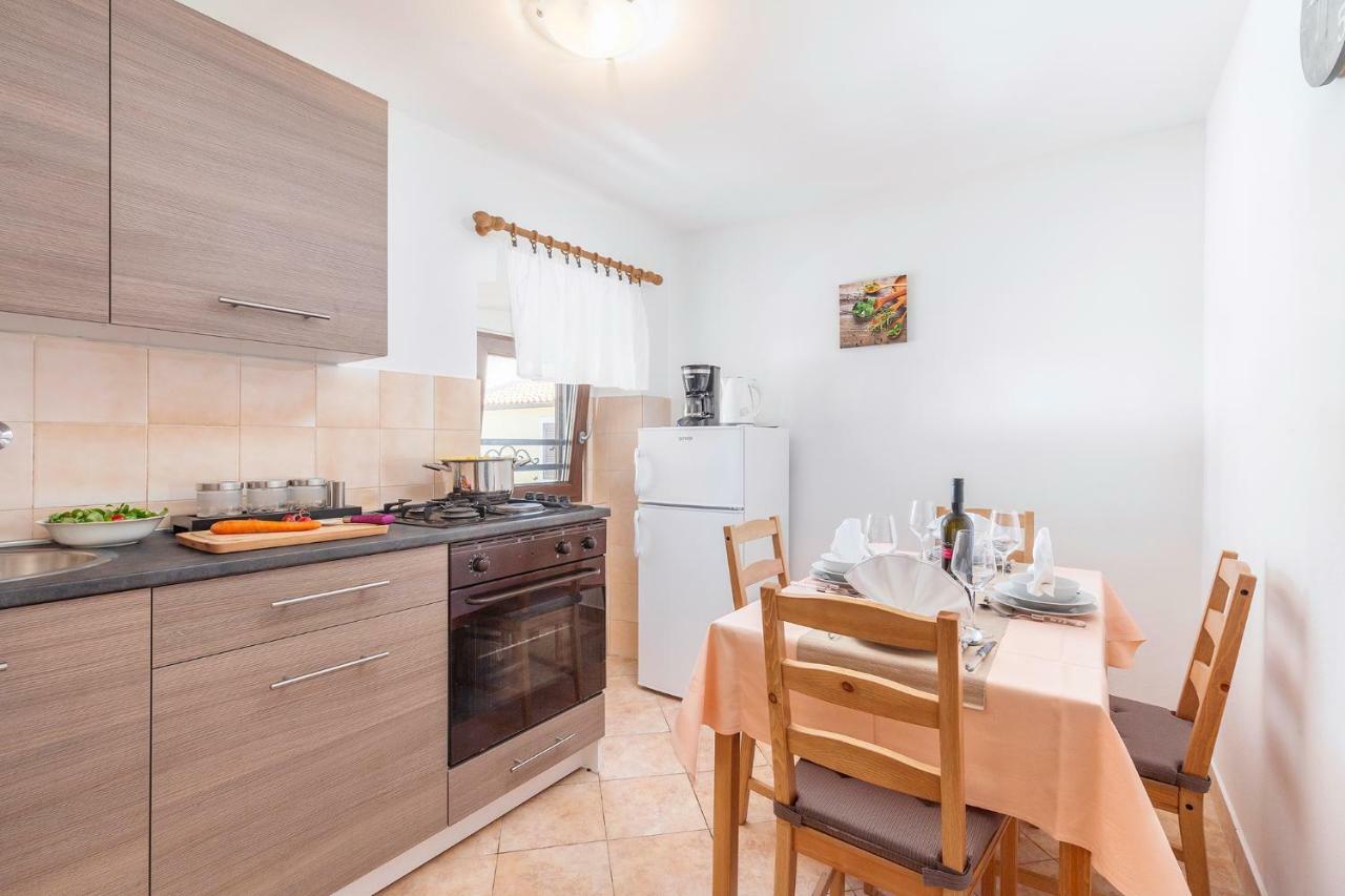 Apartments Pepe Новиград Екстериор снимка
